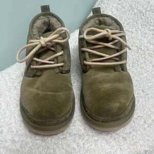 UGG Neumel Suede Chukka Boots in Burnt Olive Size 6 Women’s Winter Lined Boots